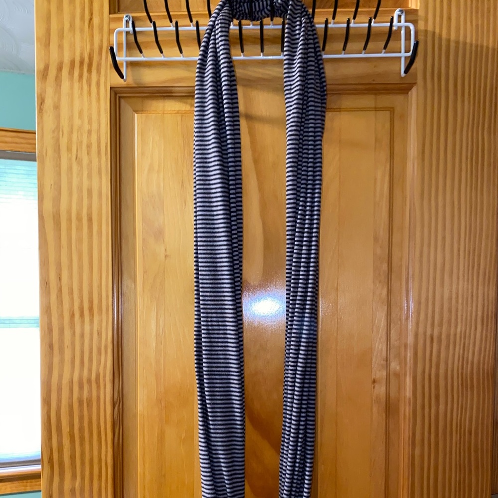 Black and grey scarf